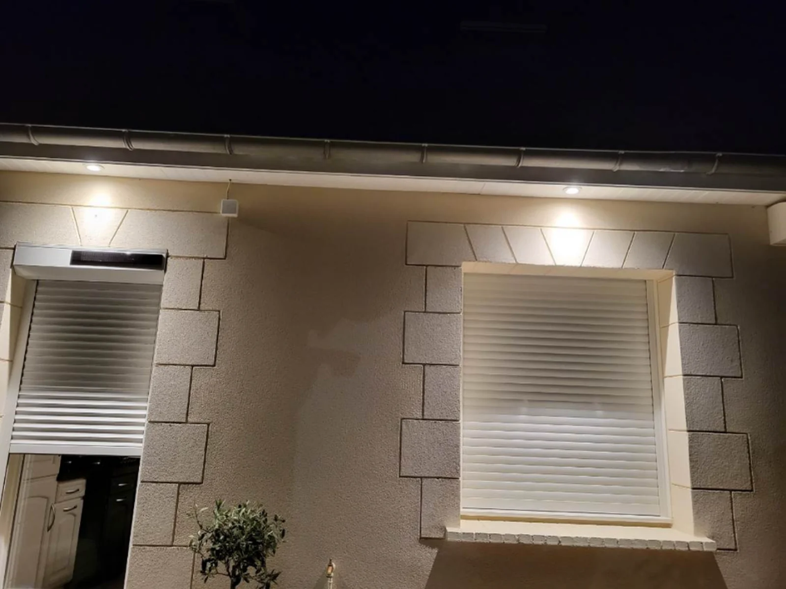 Éclairage mural extérieur installé sur une habitation à Maignelay-Montigny