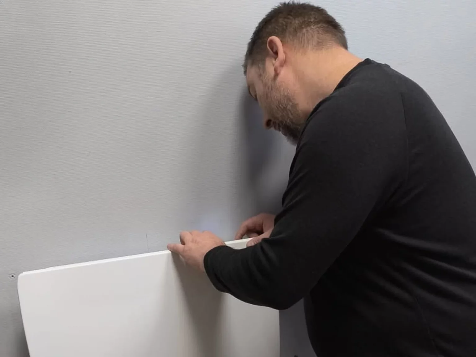 Installation d’un radiateur électrique Intuis dans un salon de coiffure à Mouy