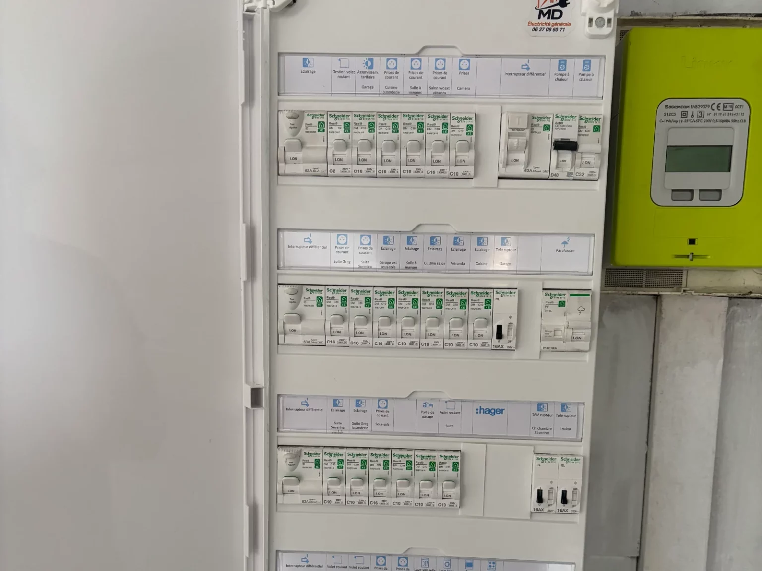 Tableau électrique complet avec protections différentielles et disjoncteurs à Saint-Just-en-Chaussée